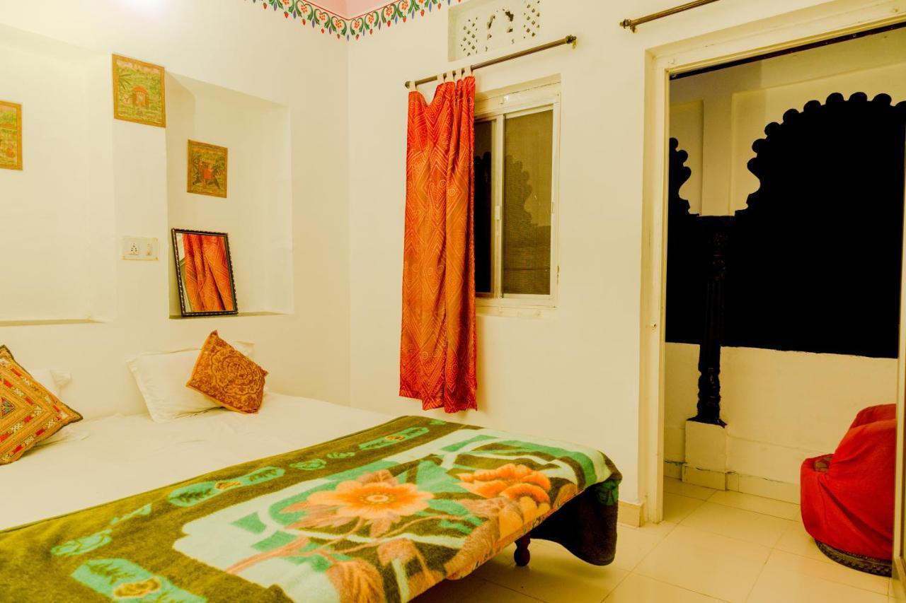 Hotel Hanuman Ghat On Lake Pichola Udaipur