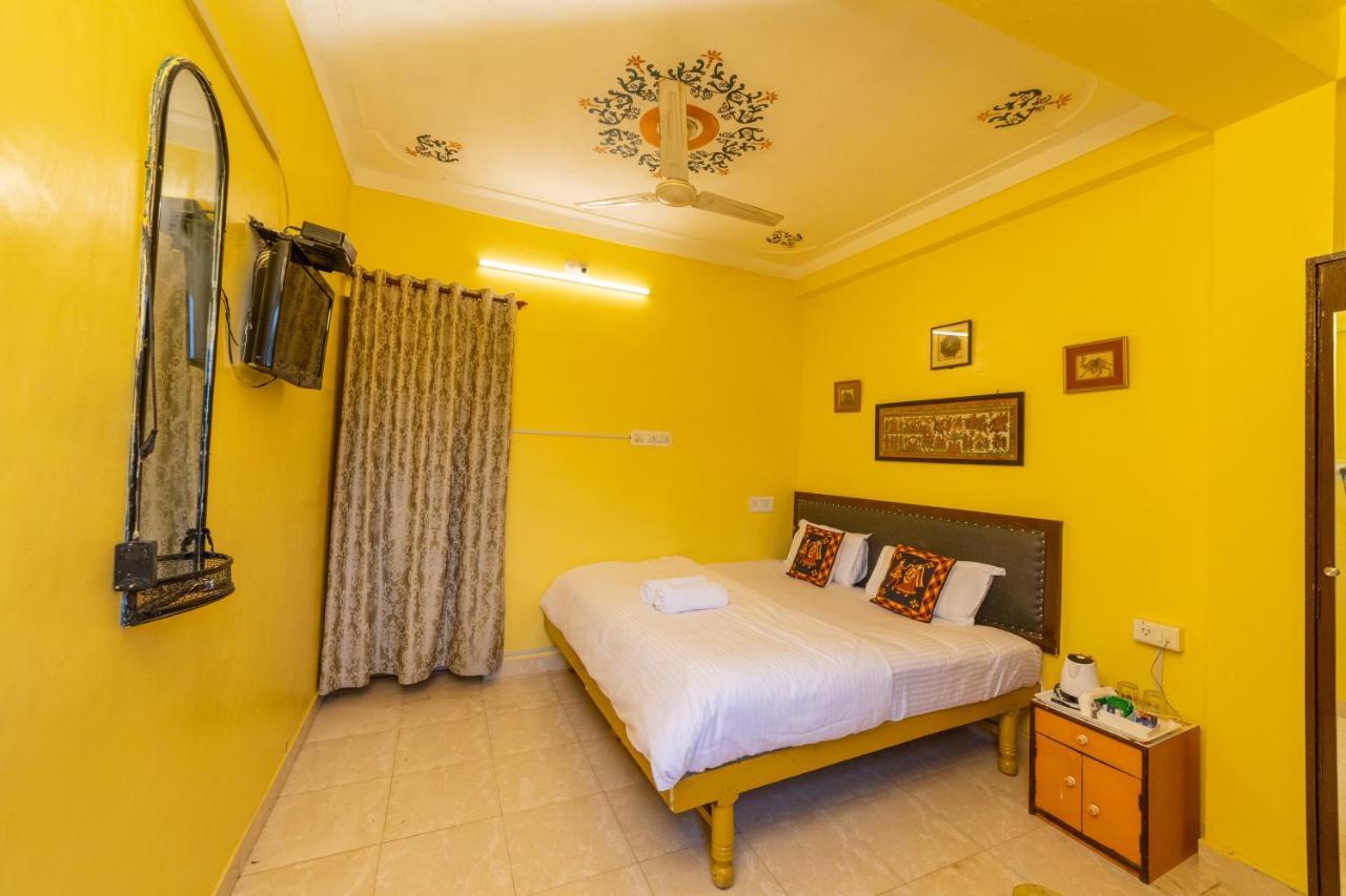 Hanuman Ghat On Lake Pichola Hotel Udaipur