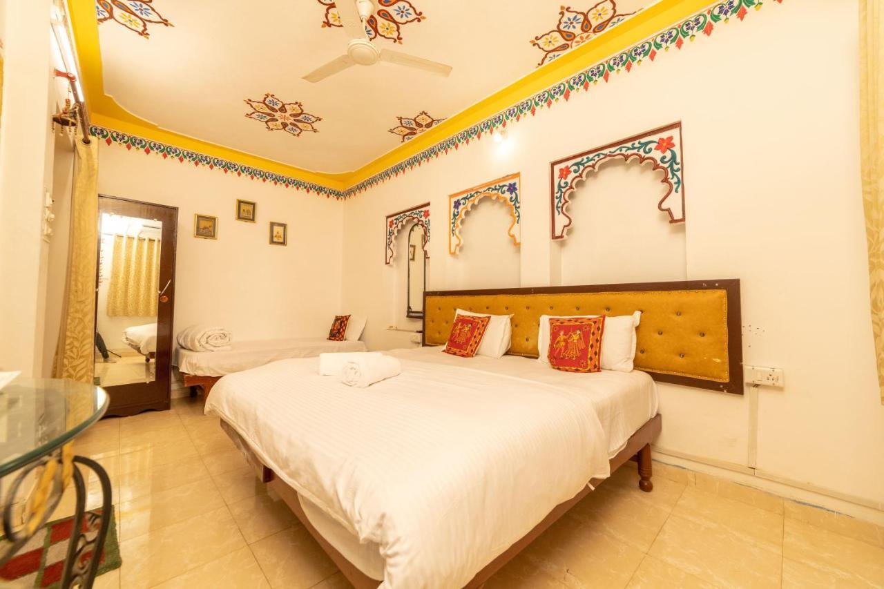 Hanuman Ghat On Lake Pichola Hotel