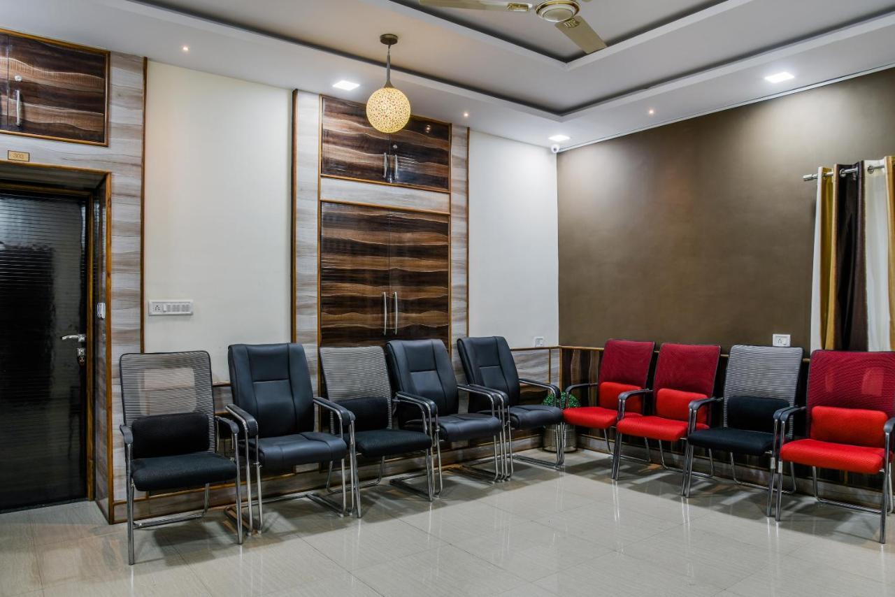 Oyo 11868 Rk Residency