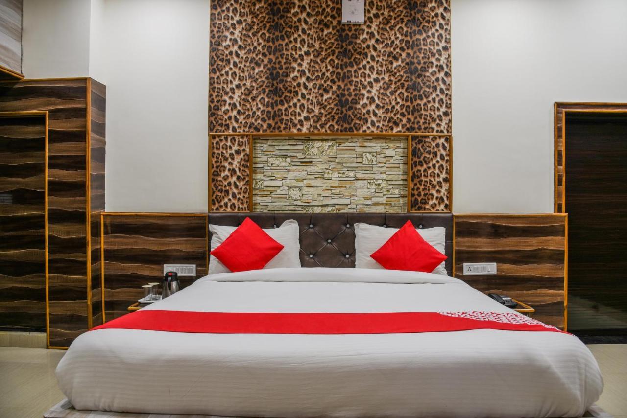 Oyo 11868 Rk Residency 3*