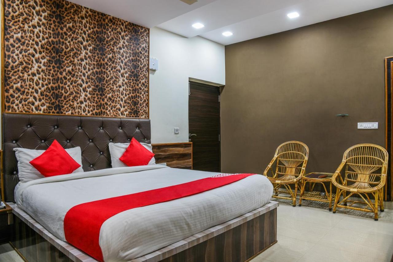 Hotel Oyo 11868 Rk Residency