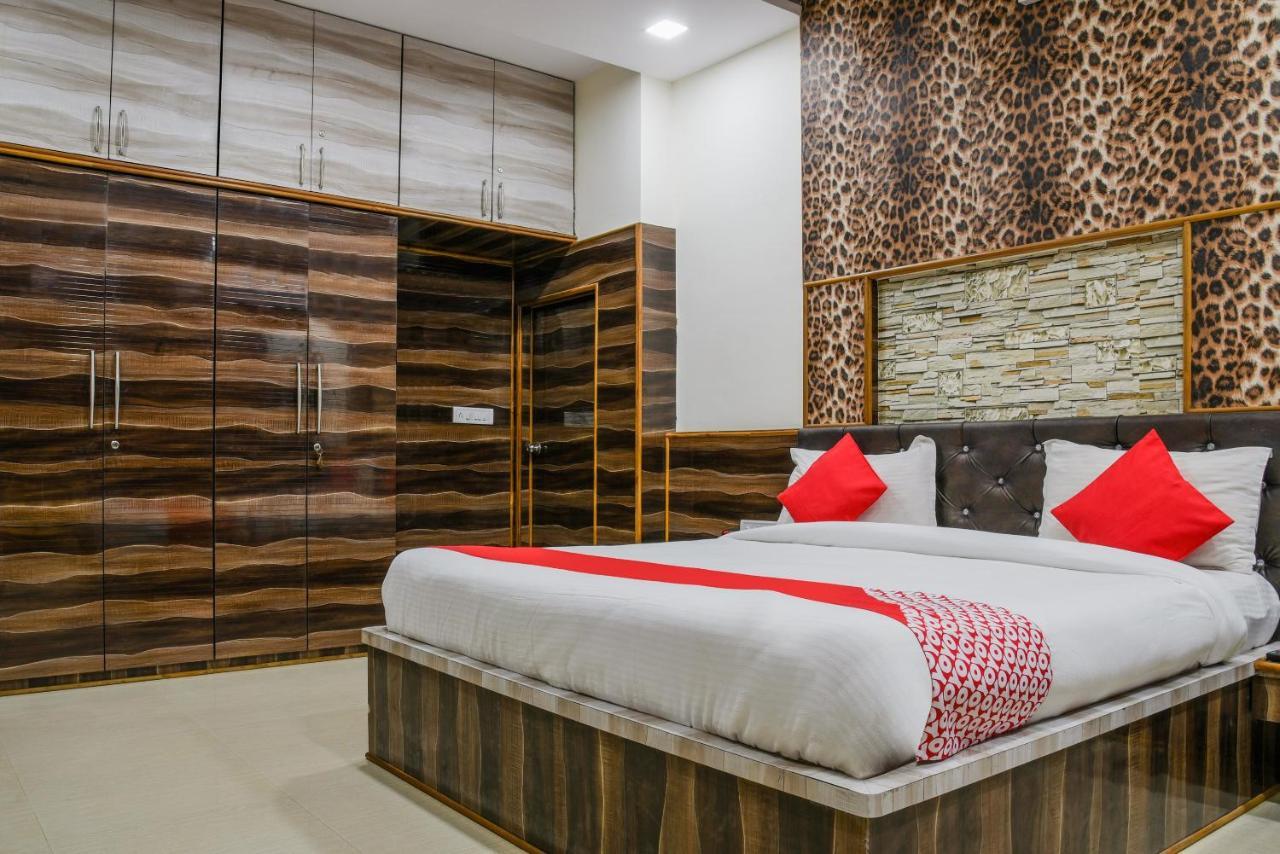 Oyo 11868 Rk Residency