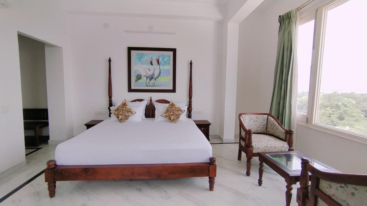 Pichola Lake Retreat *