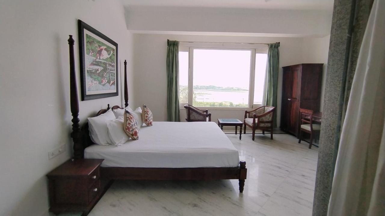 Pichola Lake Retreat *