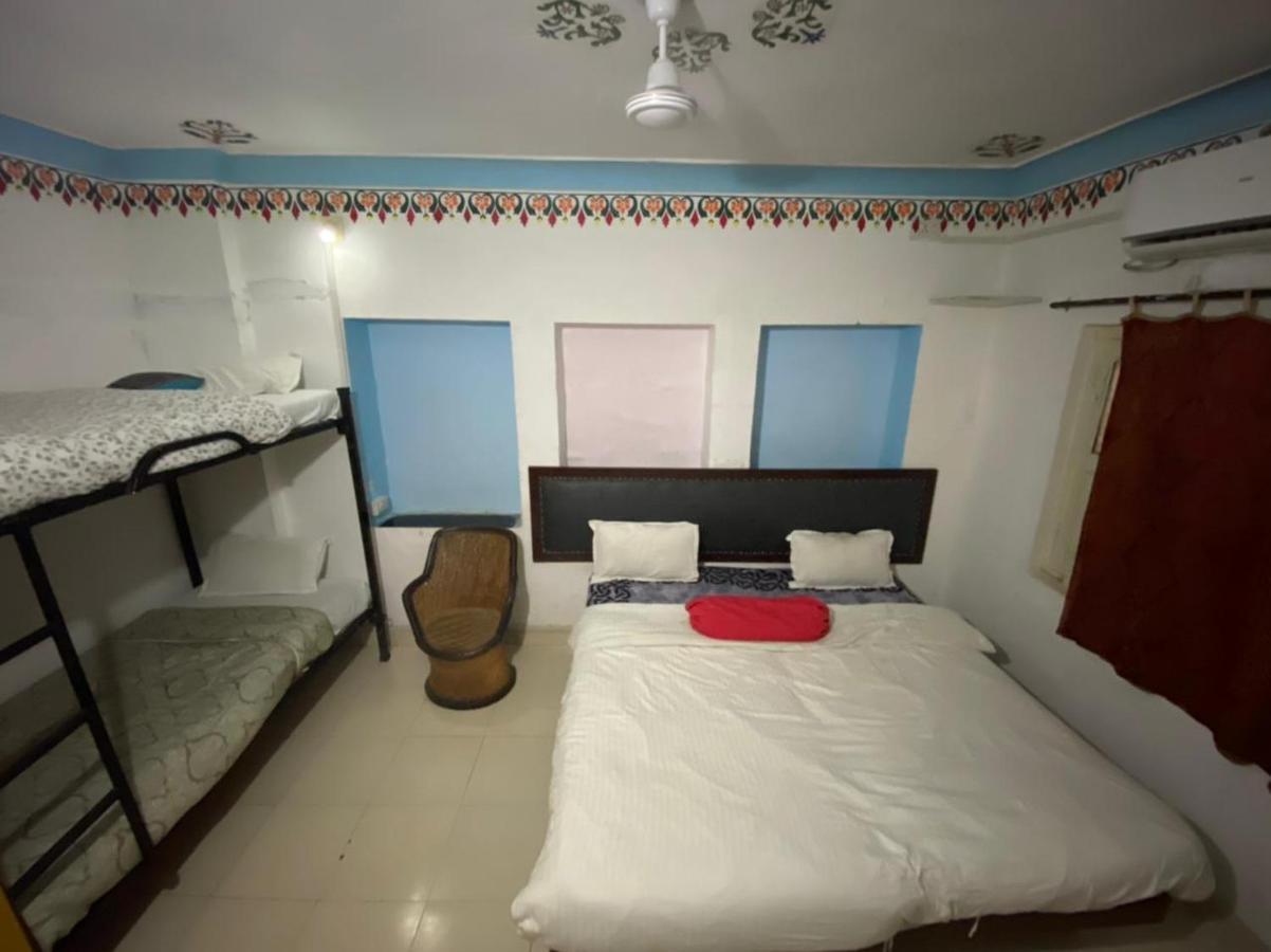 Hotel Hanuman Ghat On Lake Pichola Udaipur