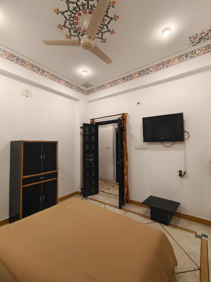 The Rustic Monk Hostel Udaipur