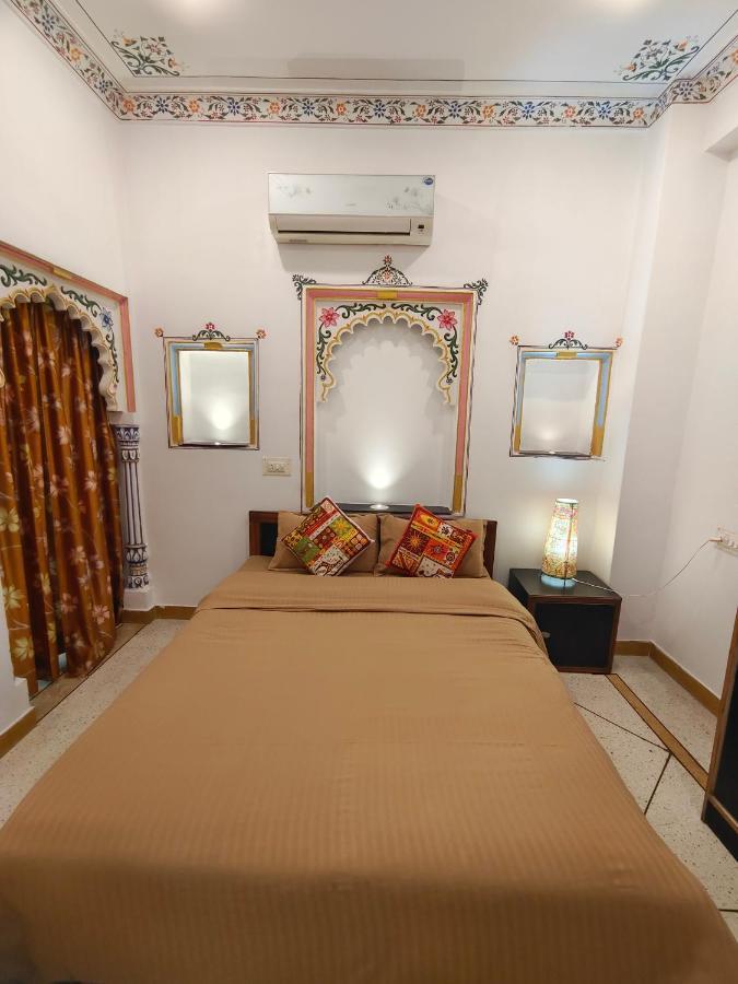 The Rustic Monk * Udaipur