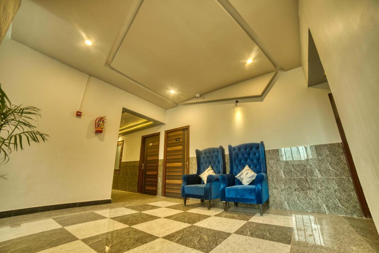 Paramount 3*
