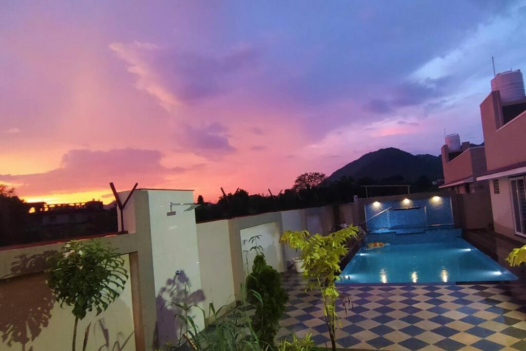 Nine Hill - 2bhk Private With Pool