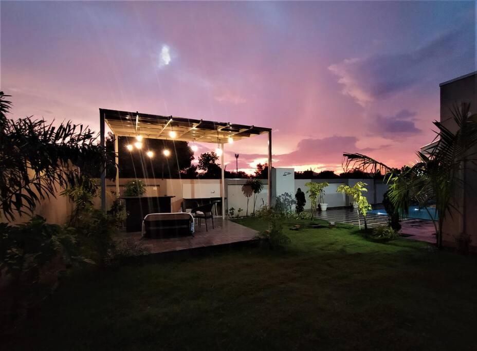 Villa Nine Hill - 2bhk Private With Pool *