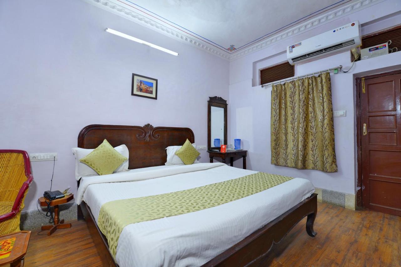 Oyo Flagship 2421 Hotel The Ishani 3*