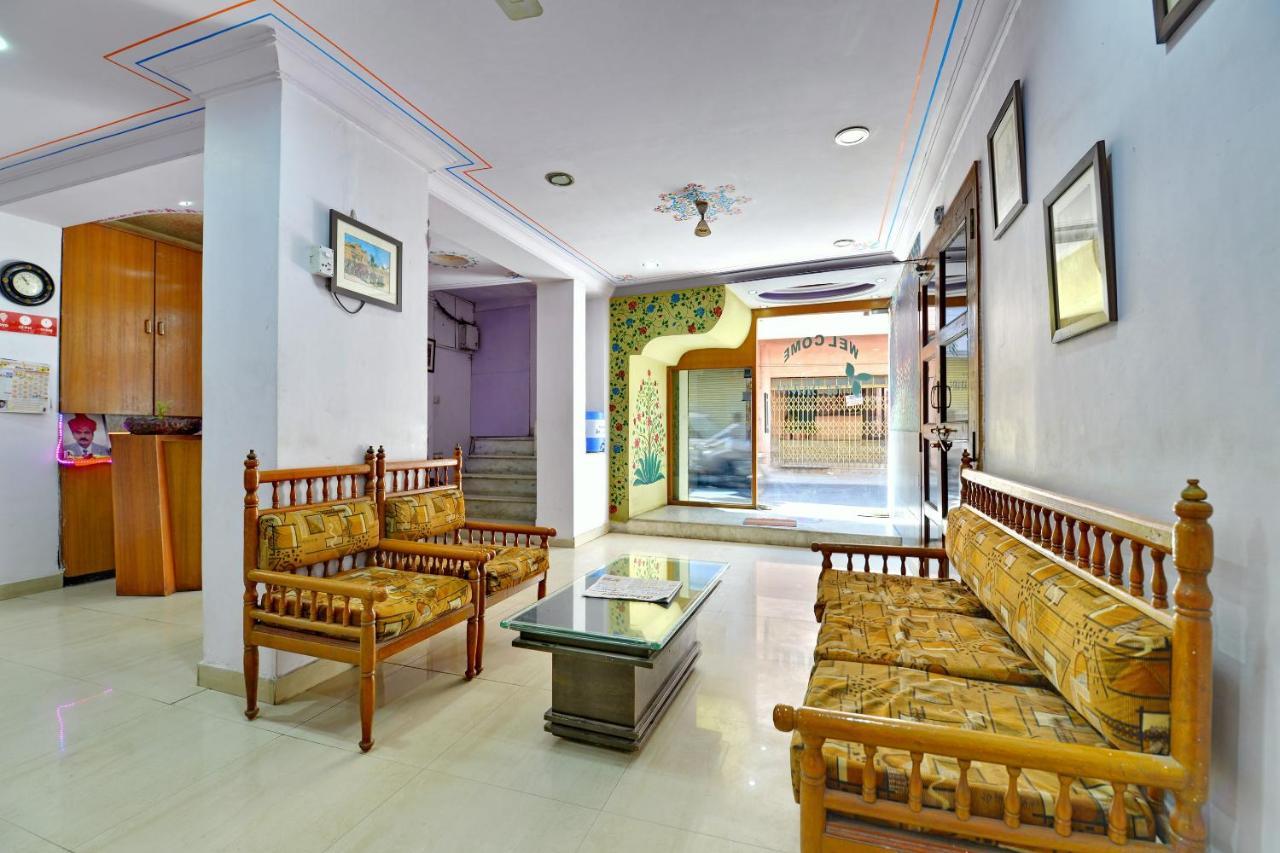 Oyo Flagship 2421 Hotel The Ishani 3*