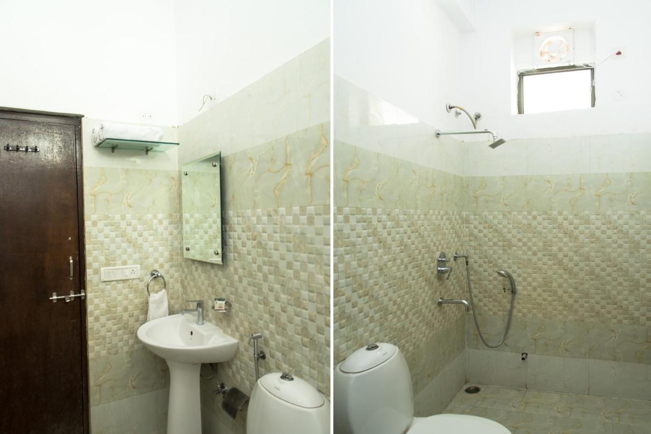 Oyo 14119 Manwar Hotel