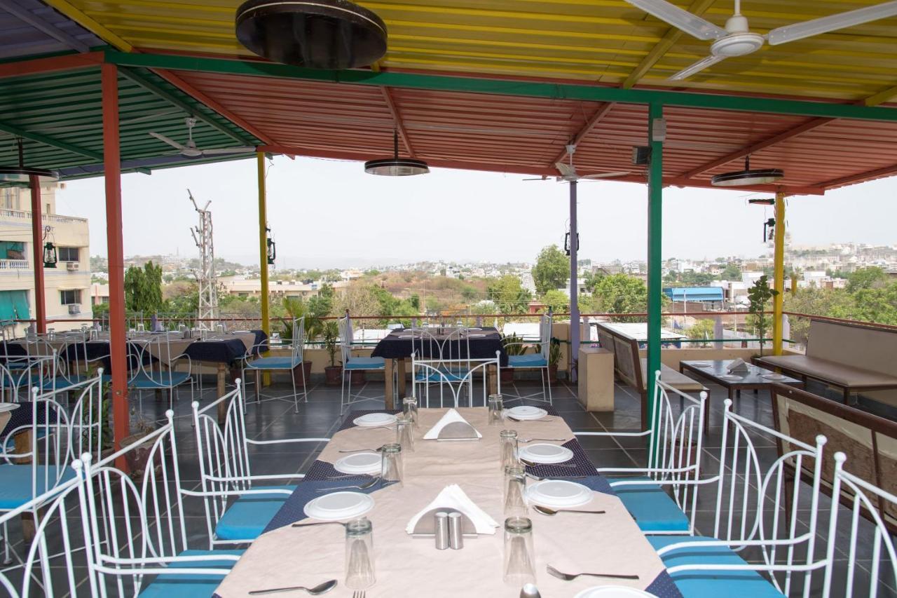Hotel Oyo 14119 Manwar 3*