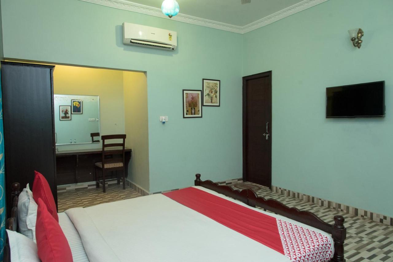 Oyo 14119 Manwar Hotel
