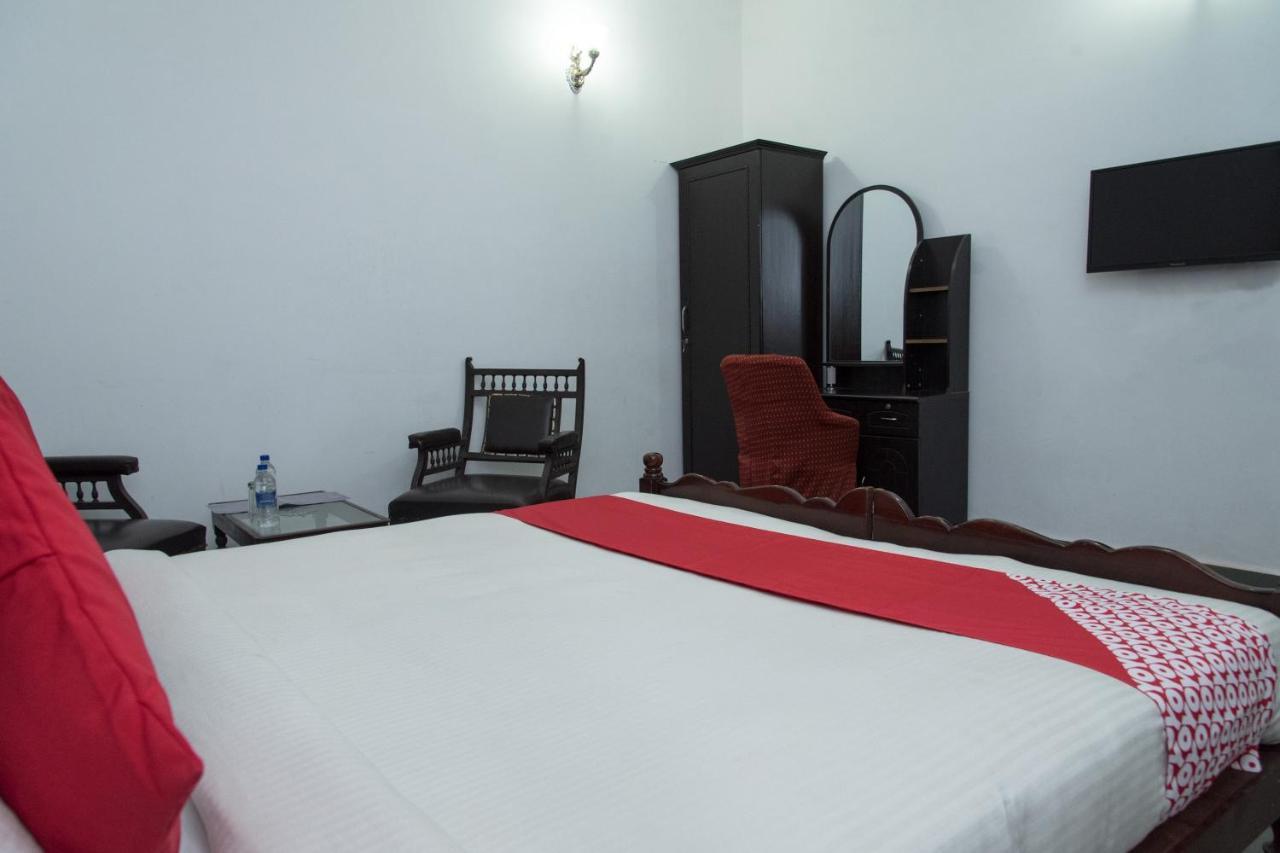Hotel Oyo 14119 Manwar 3*