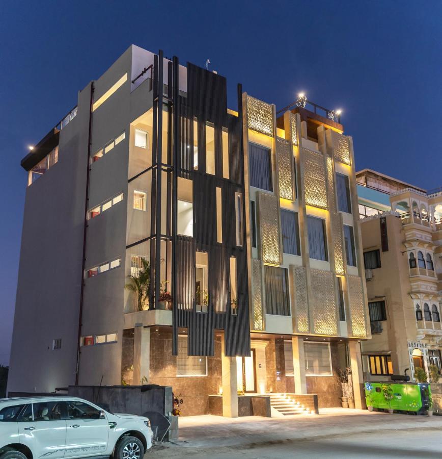 Aura Boutique
