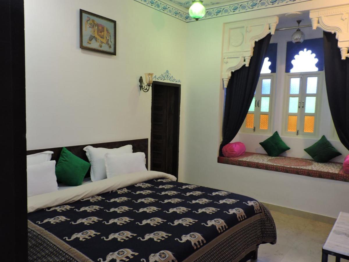 Ushaan Haveli Hotel *