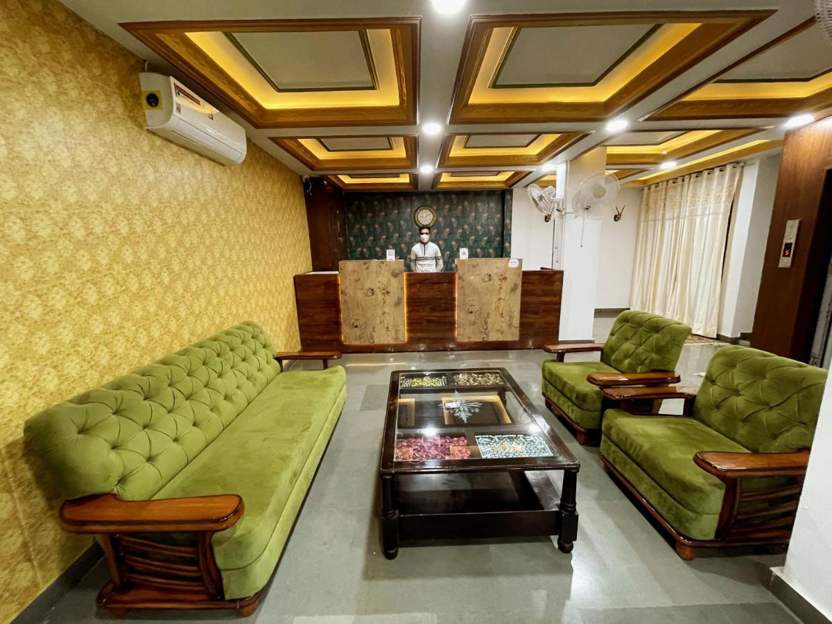 Umed Regency - A Lake Facing Hostel Udaipur