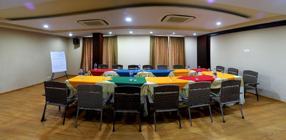 Royal Palm - A Budget In Hotel