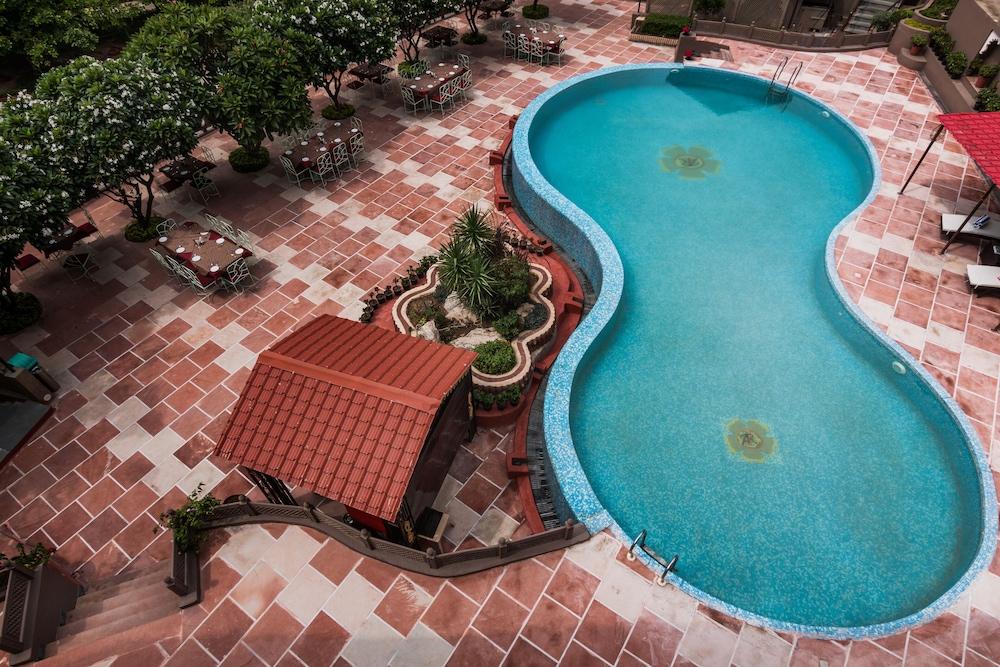 Resort Araliayas & 4*