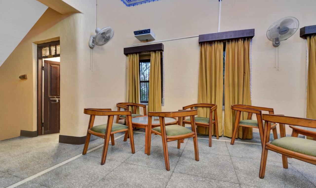 Treebo The Regal House, Near Fateh Sagar Hotel 3*
