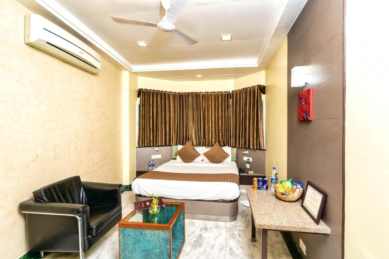 Dayal Hotel