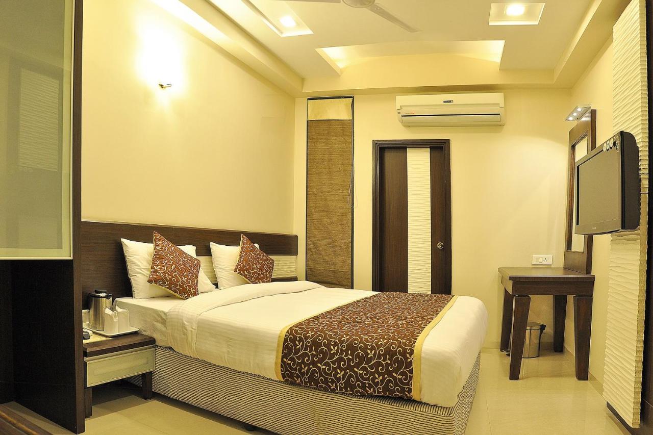 Hotel Fabhotel Shree Narayana 3*