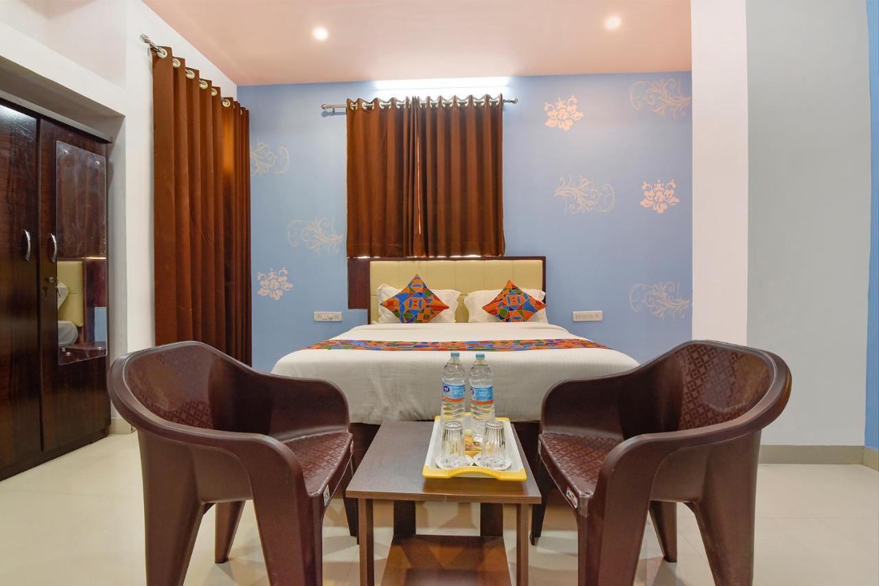 Hotel Fabexpress Shree Thakur- 700 Meter Away From Railway Station 3*