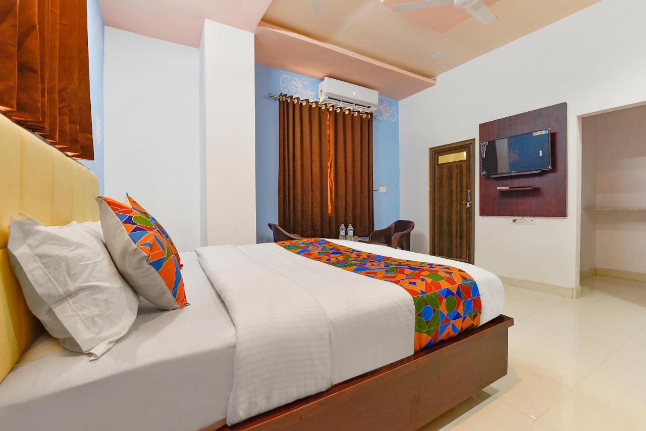 Hotel Fabexpress Shree Thakur- 700 Meter Away From Railway Station