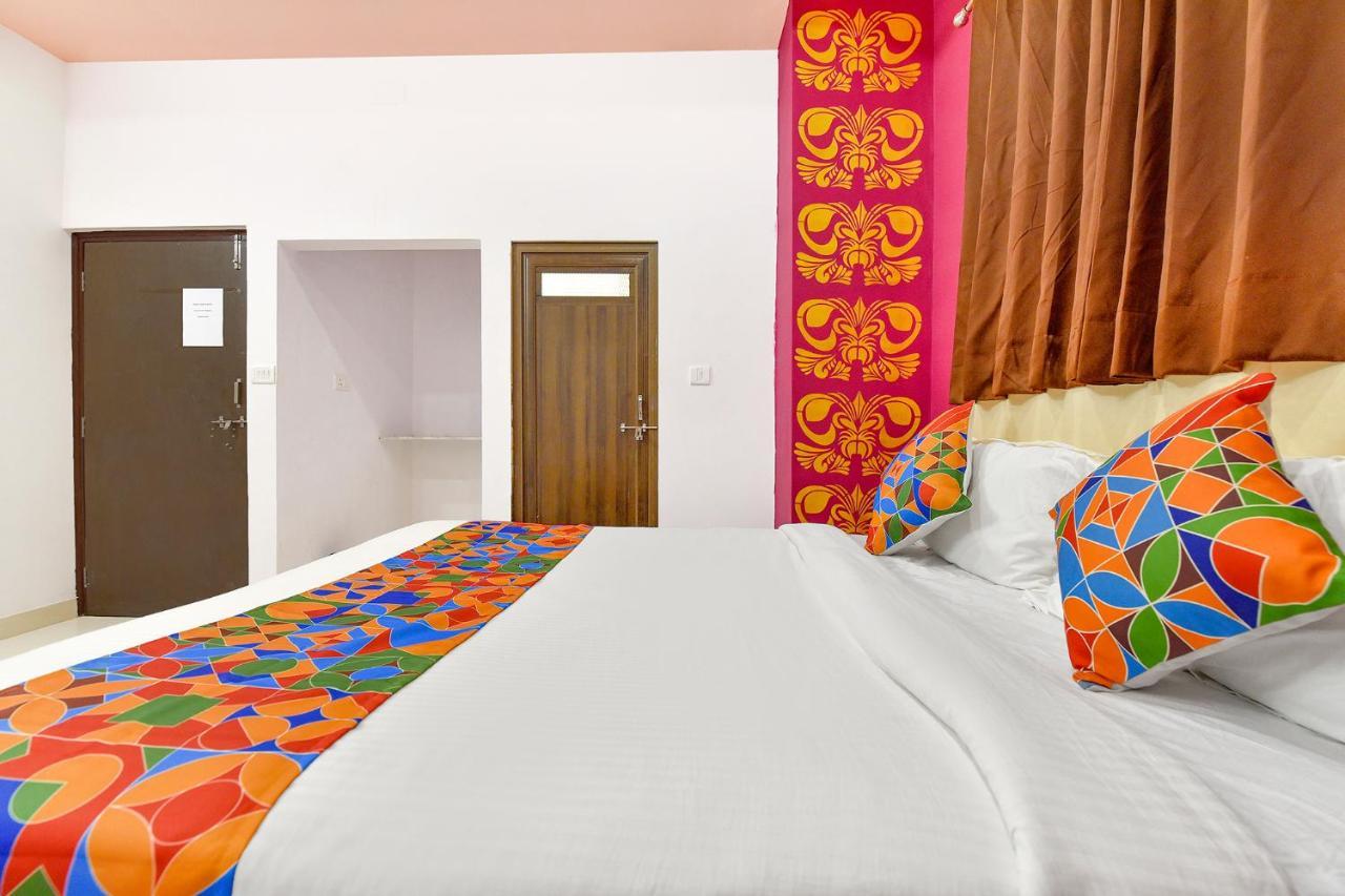 Fabexpress Shree Thakur- 700 Meter Away From Railway Station