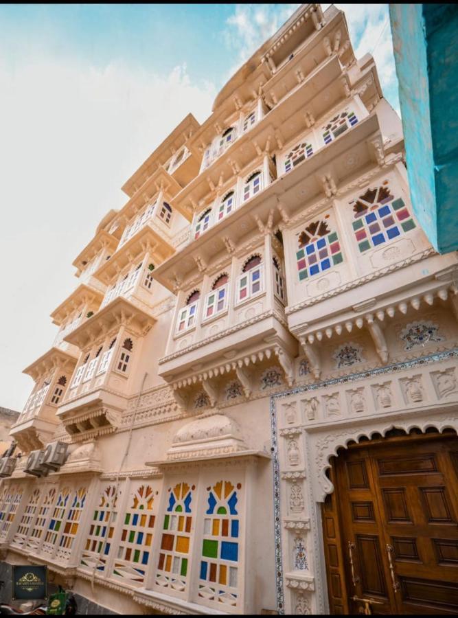 Hotel Royal Rafahiya - A Rooftop View Near Pichola