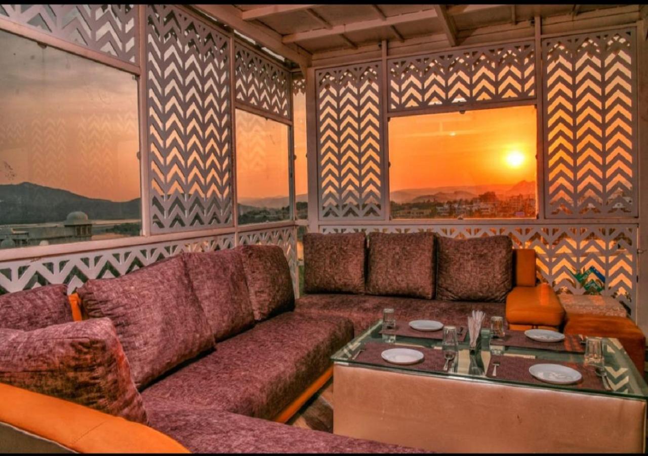 Hotel Royal Rafahiya - A Rooftop View Near Pichola