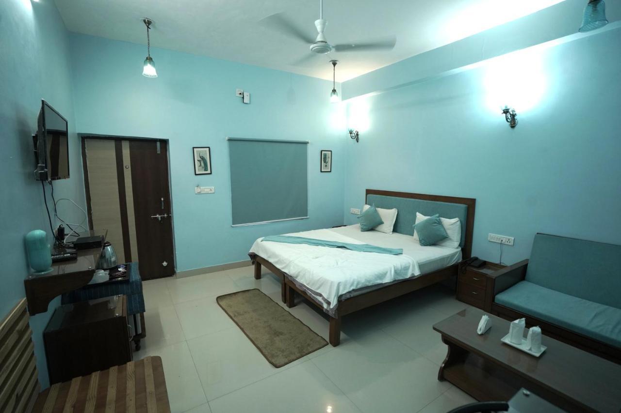 Hotel Devendragarh - A Boutique Facing On Fateh Sagar Udaipur