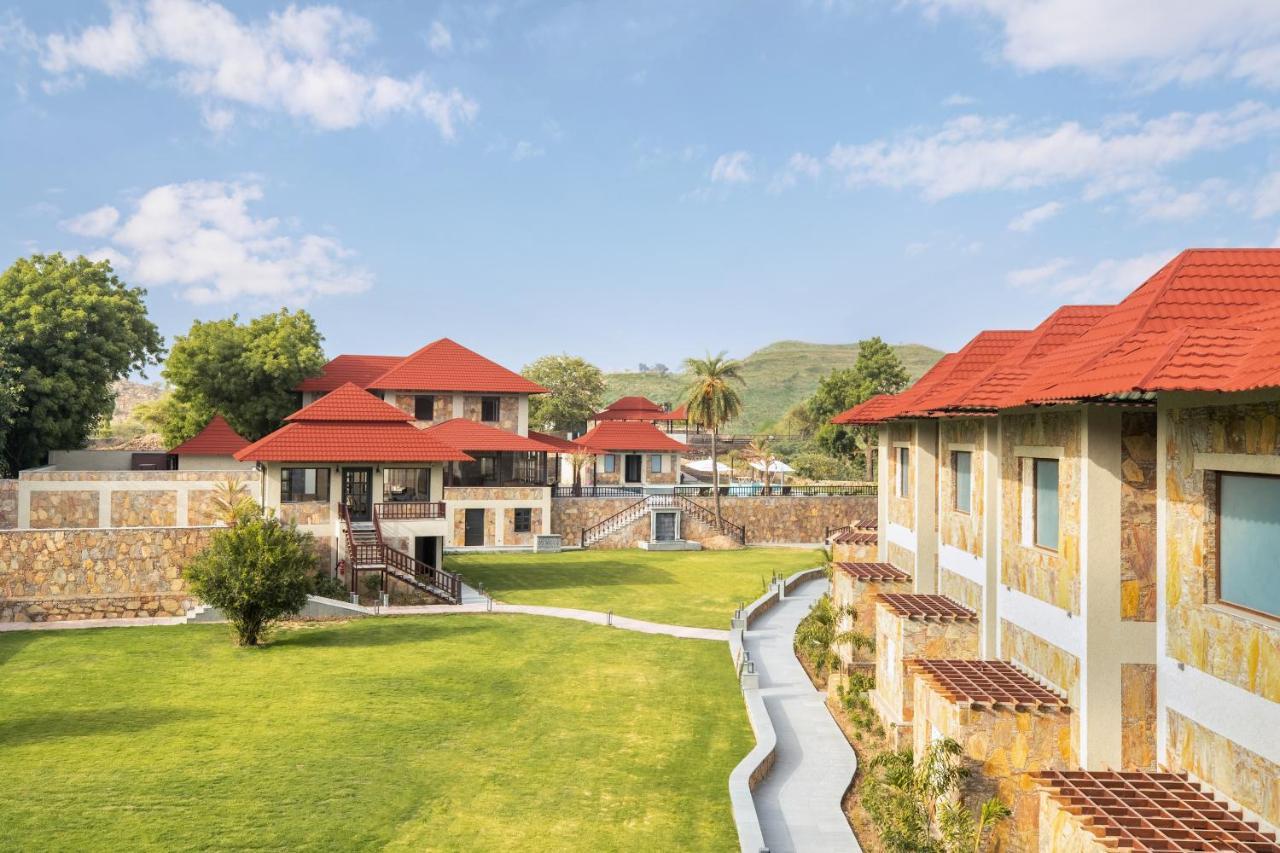 Resort Sarasiruham - Private Pool In 5*