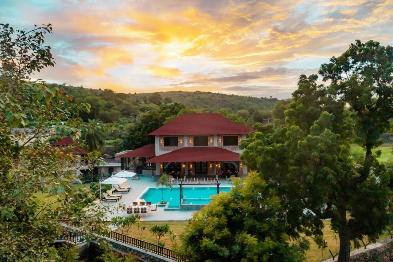 Resort Sarasiruham - Private Pool In