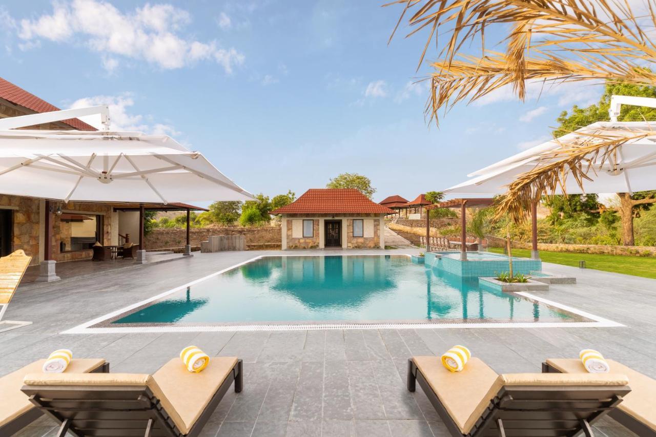 Resort Sarasiruham - Private Pool In