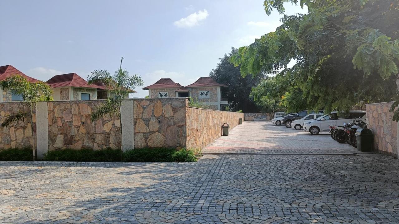 Sarasiruham - Private Pool In Resort 5*