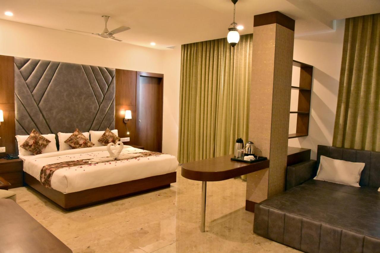 Amantran - Of Lakes Hotel