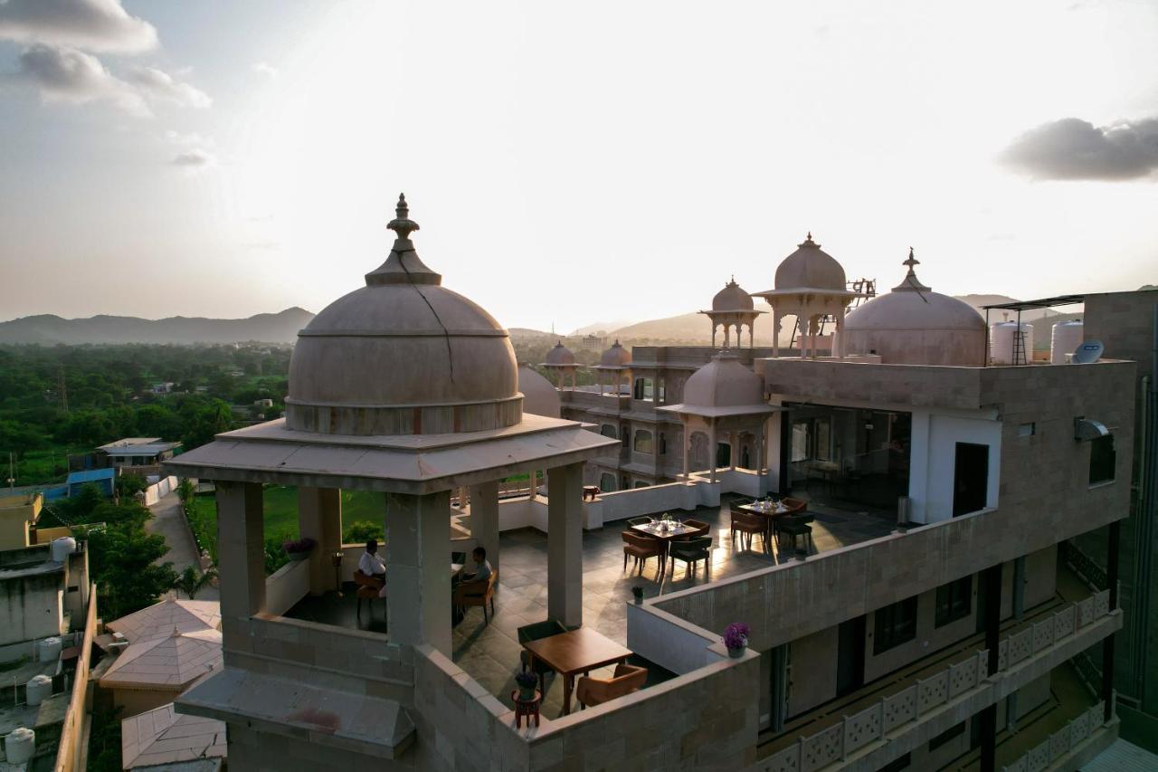 Traavista Aravali Mahal *