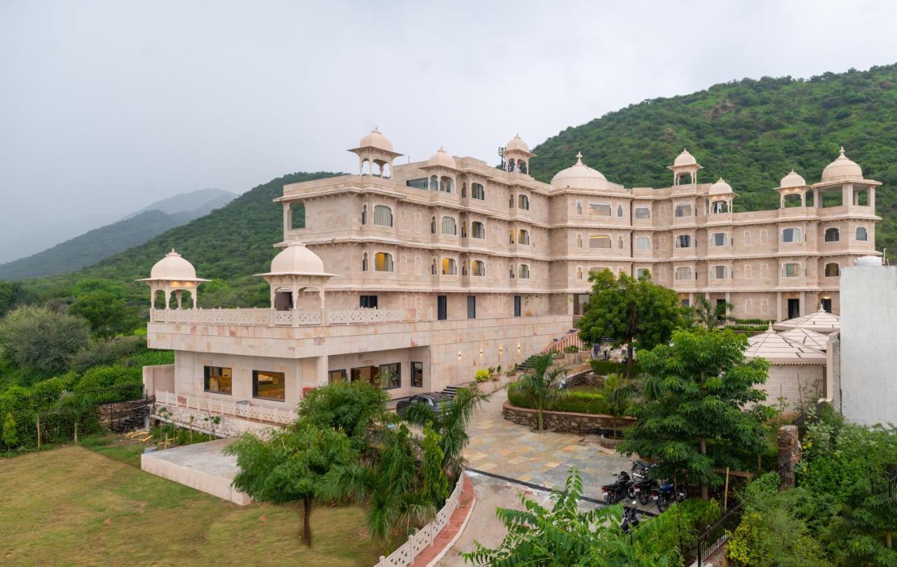 Resort Traavista Aravali Mahal *
