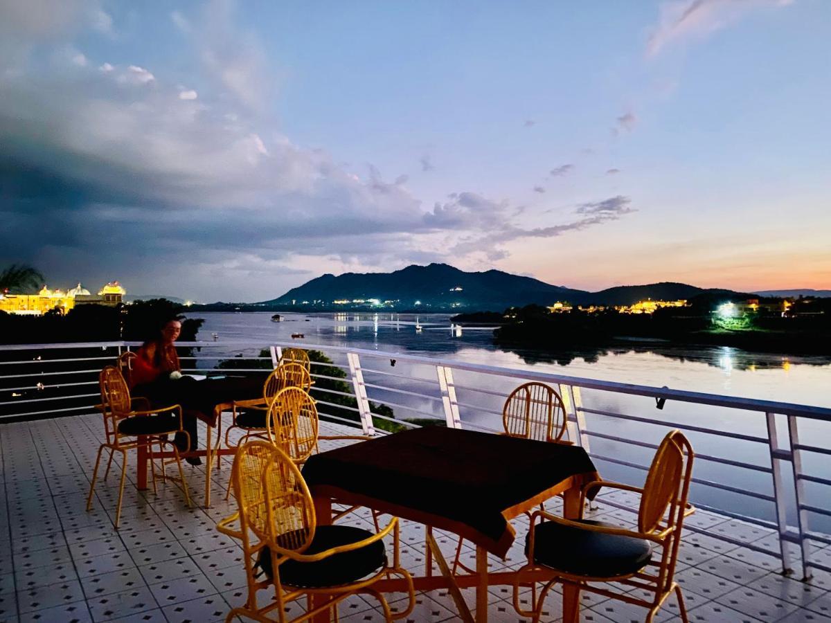 Haveli Jai Durga At Pichola Lake 3*