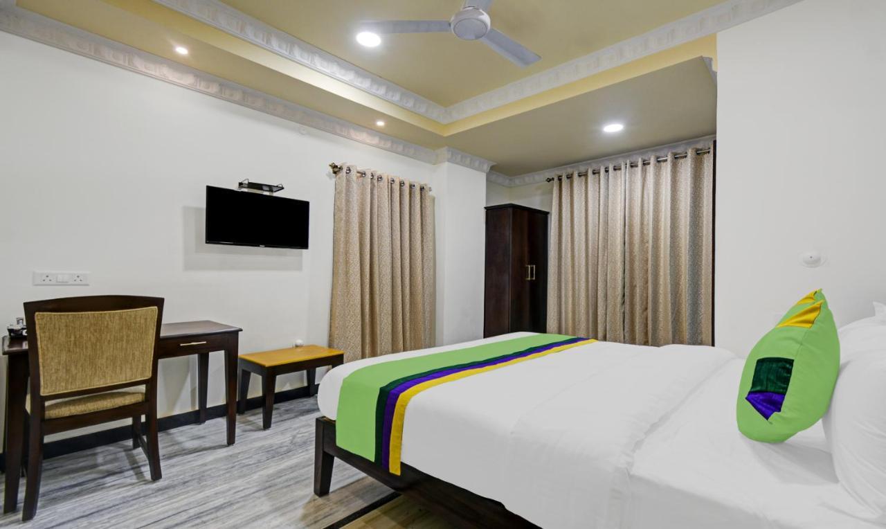 Treebo Jheel Mahal Hotel Udaipur
