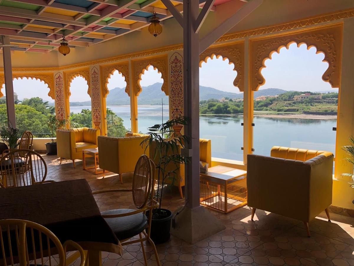 Hotel Haveli Jai Durga At Pichola Lake