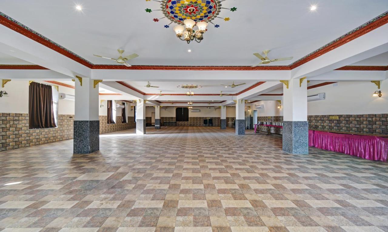 Hotel Treebo Trend The Lavit Malhar With Mountain View 3*
