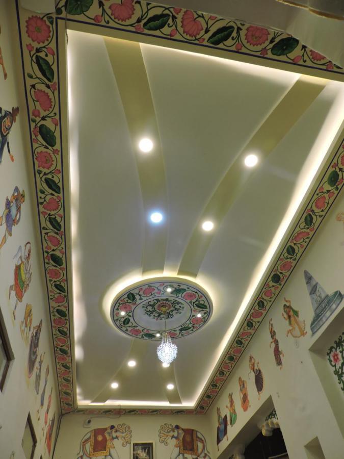 Ushaan Haveli Hotel *
