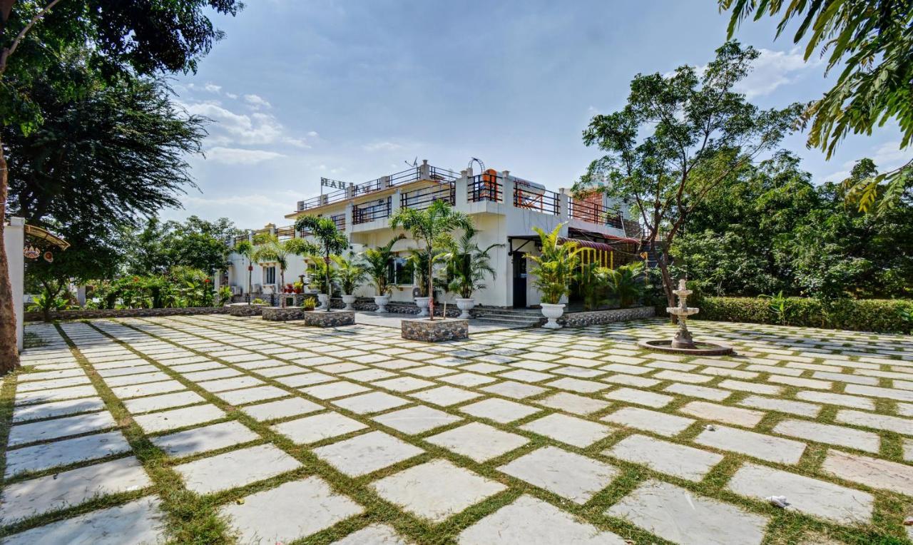 Treebo Trend The Lavit Malhar With Mountain View 3* Udaipur