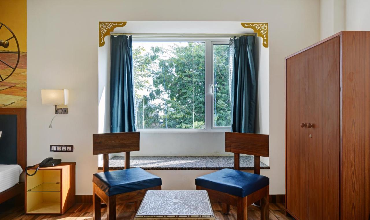 Hotel Treebo Trend The Lavit Malhar With Mountain View