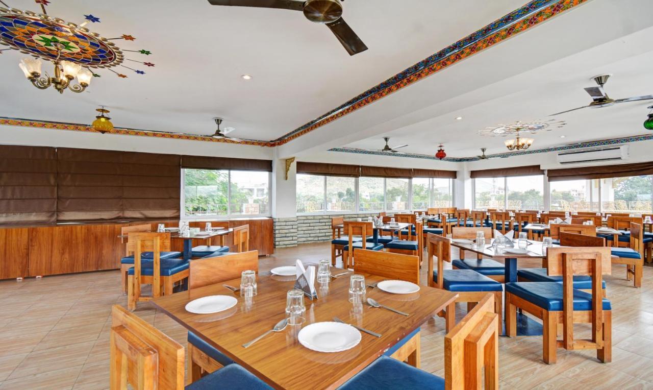 Hotel Treebo Trend The Lavit Malhar With Mountain View 3*